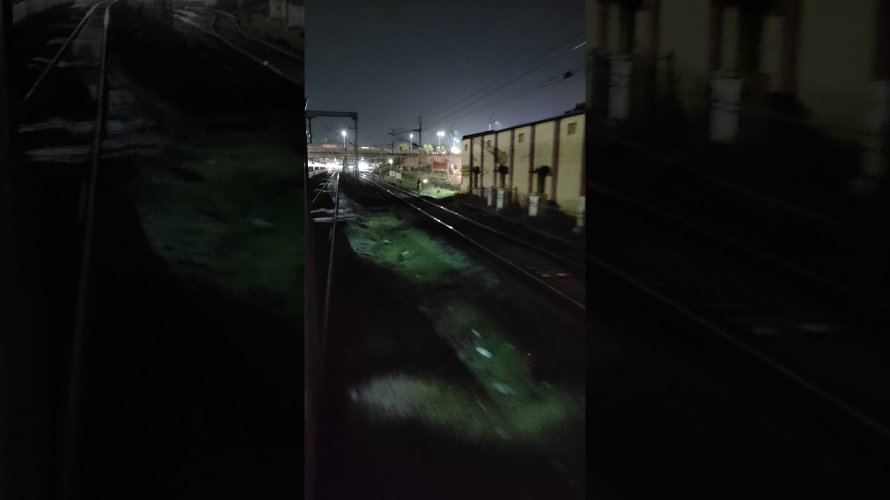 22665 - KSR Bengaluru - Coimbatore Uday Express Entering Tiruppur Station