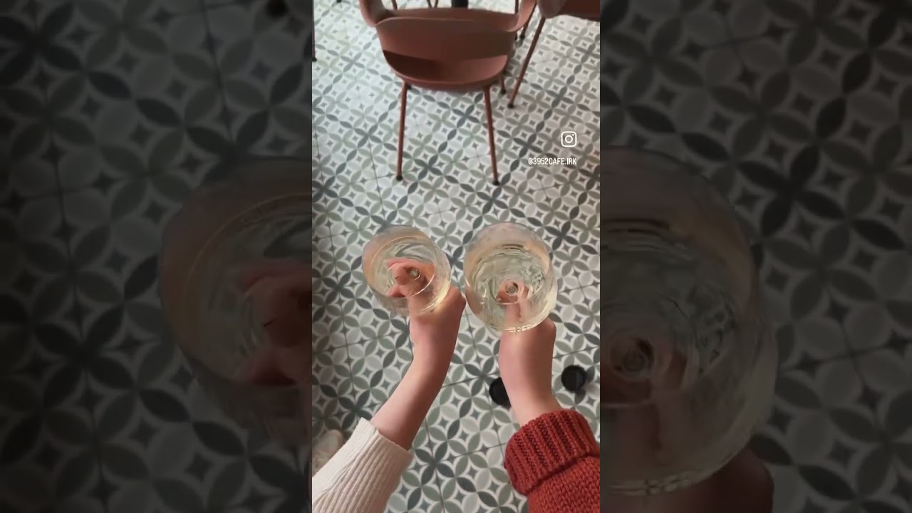 Может по бокальчику? 