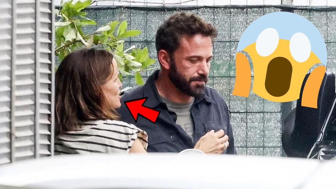 Ben Affleck and Jennifer Garner embrace as they reunite in Italy - YouTube