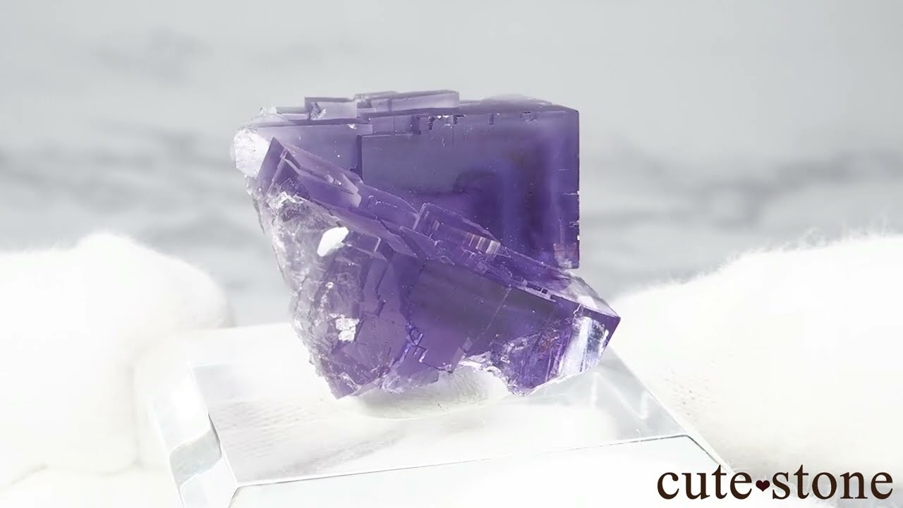 スペイン Berbes産 パープルフローライトの原石 No.29 - cute stone -