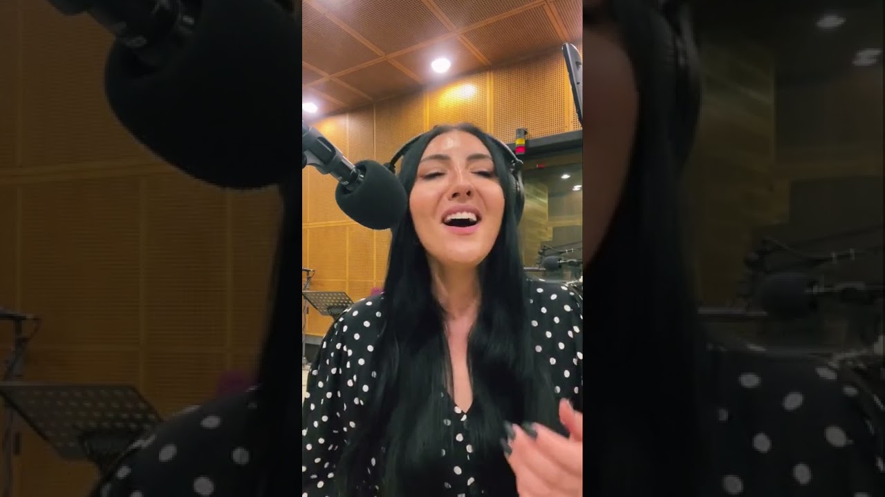 Burcu Göktürk-Bir su içtim testiden(Bursalı mısın kadifeli gelin)