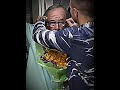 Poor Oldman💔#metro #subway #bouquet #kindness #oldman