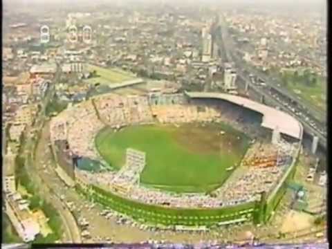 1987年全国高校野球･開会式①（満員のスタンド）