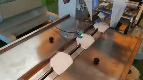 Automatic N95 fold mask packaging machine