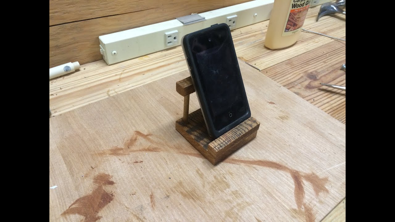 LaBelle Pallet Phone Stand
