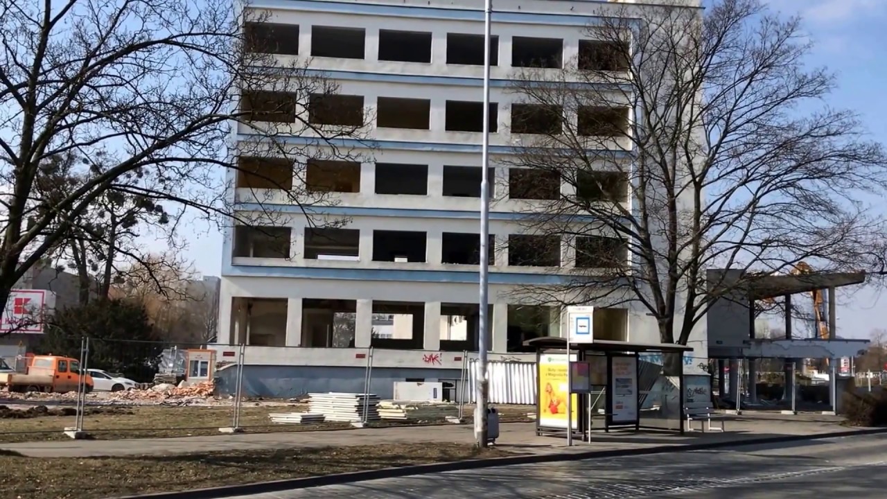 Wyburzanie dawnego „Polmozbytu” na ul. Kamiennej we Wrocławiu