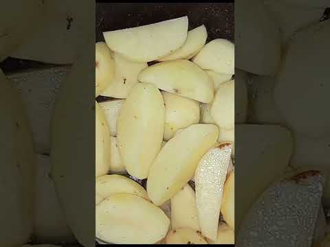 Огонь Картошка Жар и еда.))) Если кушать захотел)) подпишись.))))