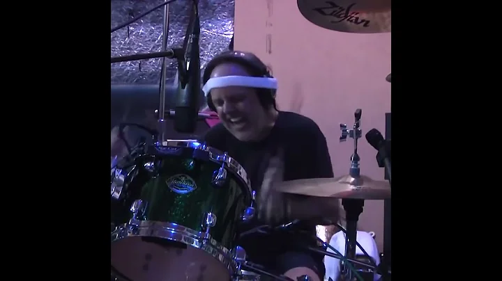 LARS ULRICH KILLS THE DRUMS (*then nearly faints*)