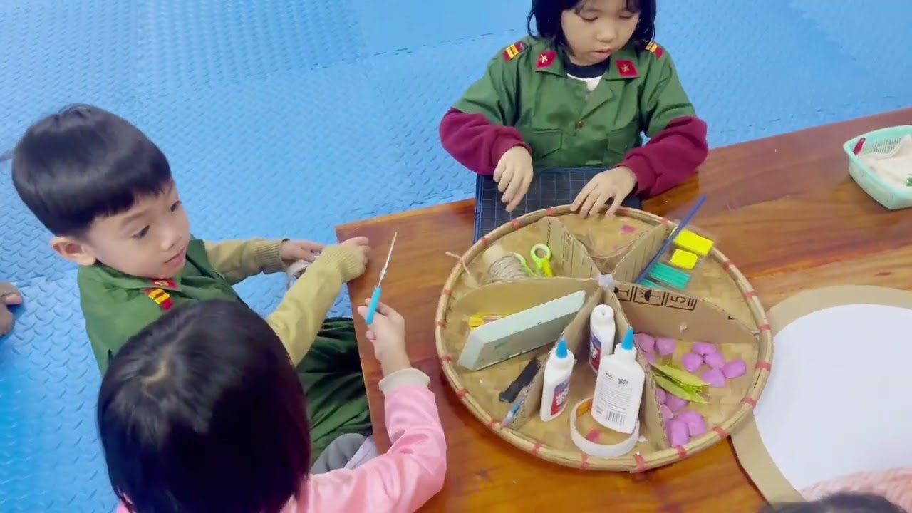 Tiết dạy chuyên đề cấp trường STEAM “Làm tranh tặng chú bộ đội” - Trường Mầm non Gia Khánh