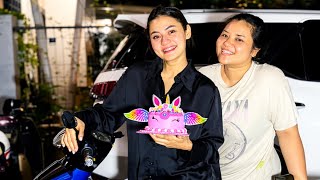 w/ RACHQUEL NESIA yap!!! 2 orang plenger & gatenang sedang berbincang2.. toton peabis WAJIP!! 🫵😮‍💨