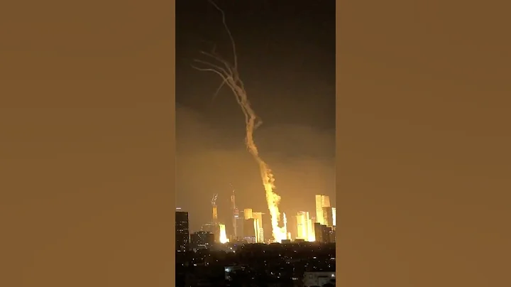 Tel Aviv Hit by Iranian Missiles in Retaliation for Israeli Attack