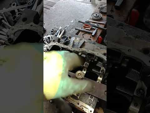 Lada Largus K4M как снять масляные форсунки.