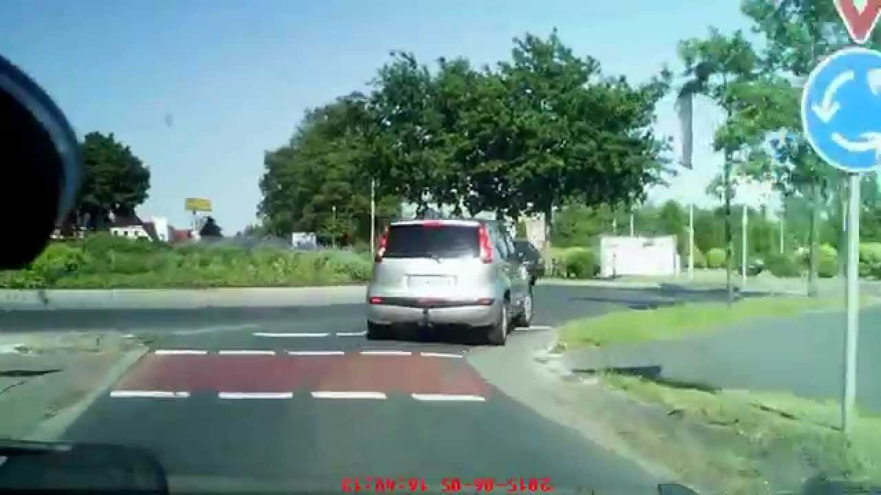 Bundesstraße 438 in Rhauderfehn (von Folmhusen nach Strücklingen)