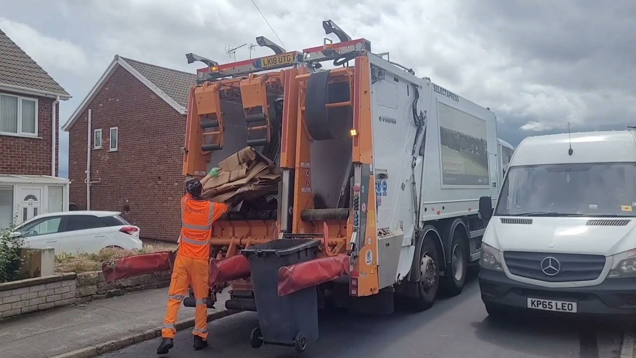 Suez Mercedes Econic Bin lorry on Mixed Recycling, UTG