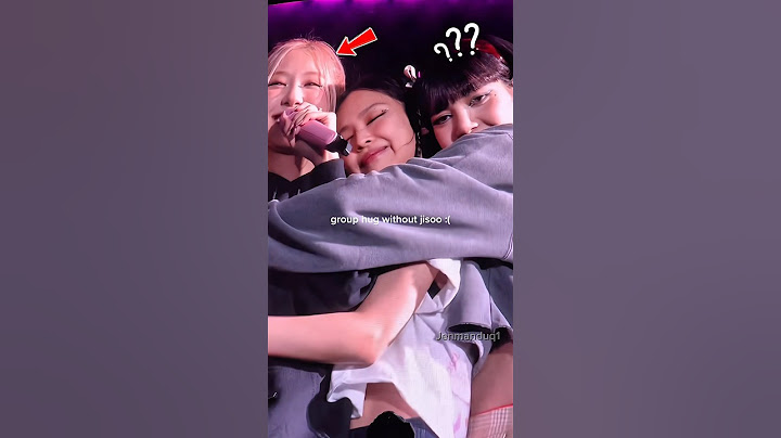 Group hug without Jisoo 💔 #blackpinkedit #fypシ゚viral #jisoo #rosé