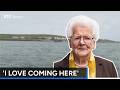 Centenarian returns to birthplace Gaeltacht island off Donegal coast | RTÉ News