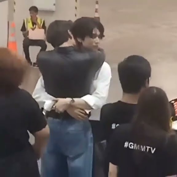 I’m crying...Joong kissed Dunk neck😭#joongarchen #dunknatachai #joongdunk