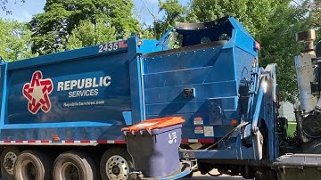 Republic Services Mack Heil Python on Recycling Pick up