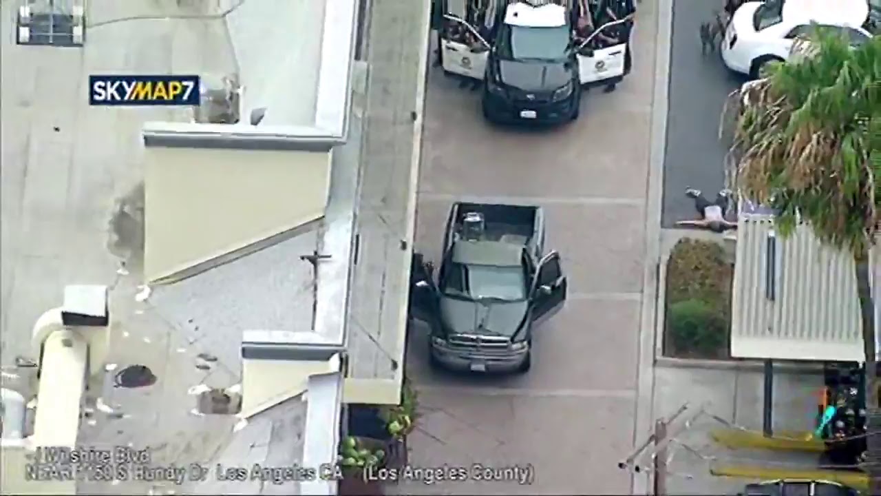 LIVE: Police chase murder suspect in Los Angeles - YouTube