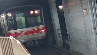 東京メトロ丸ノ内線02系02-107F各駅停車荻窪駅行き本郷三丁目駅発車(2022/12/24)