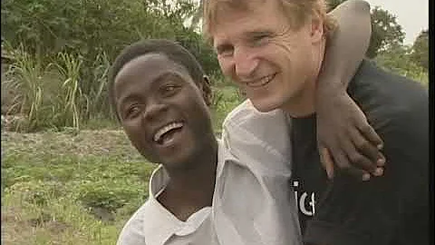 Liam Neeson visits Mozambique 2005 Unicef HIV