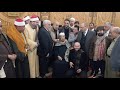 لحظه خروج نقيب القراء الشيخ محمد محمود الطبلاوي من عزاء زوجته 