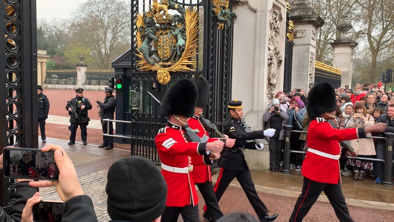 버킹엄 궁전 근위병 교대식 대실패 Changing the Guard at Buckingham Palace, London 2019