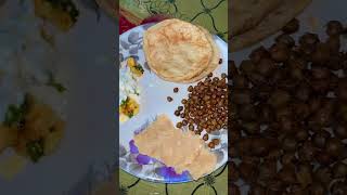 #aloosabji #poori#kaalechole #dahi #yummy #food #indianfood #thali #lunch #vegetarian 🫶🏻