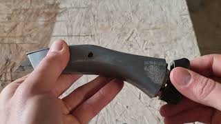 How to Change the Blade in a Heavy-Duty Aluminium Floor Layers Utility Knife
Pull back on the plastic tab at the bottom of the Stanley knife and twist. Then the two halves of the utility knife will slide apart. How to Change the Blade in a Heavy-Duty Aluminium Floor Layers Utility Knife