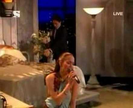 Video de Jennifer Lopez & Marc Anthony en los premios grammy 2005 cantando escapemonos