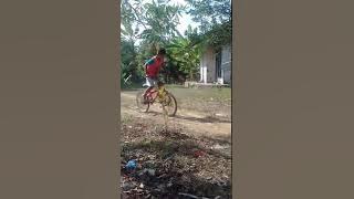 Pembalap cilik celananya robek bos