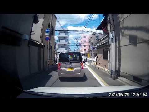 200529おばちゃん黄色で急ブレーキ