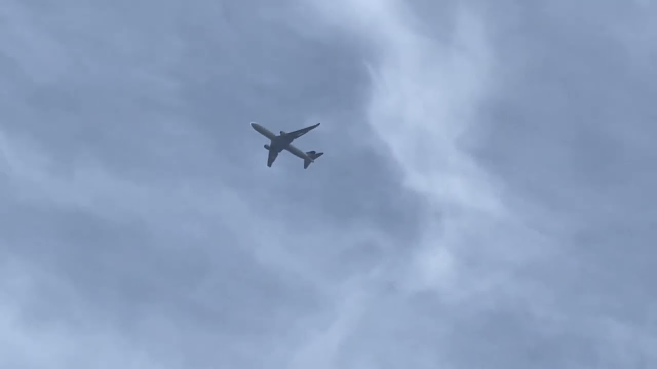 United Boeing 763ER [N658UA] flying overhead