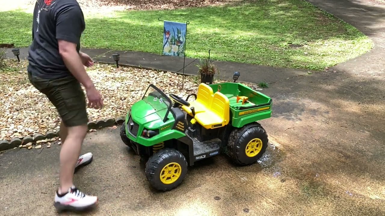 Best Kids Ride On Toy. Peg Perego John Deere Gator XUV, Green