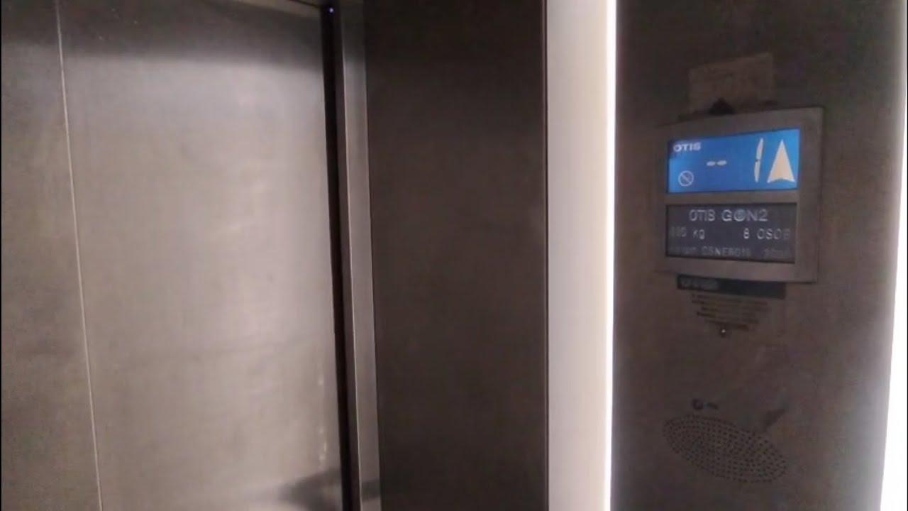 2006 OTIS elevator at Brno Main Train Station