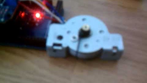 Arduino with Motor Shield, first test.
