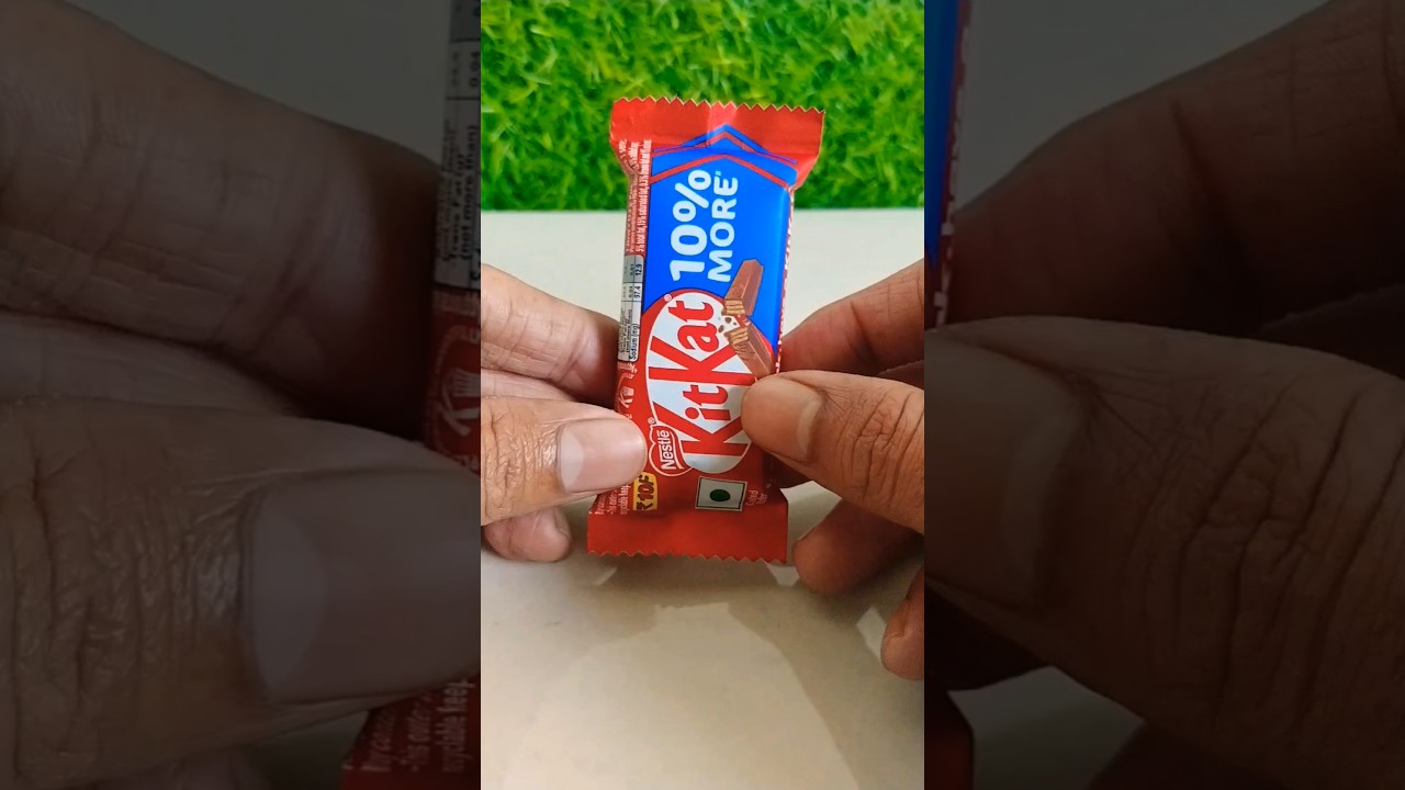 Распаковка и дегустация шоколада Kitkat. Глубокие звуки ASMR 🍫✨ 