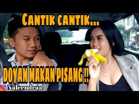 PRANK TAXI ONLINE !! CEWEK SEXY BANTET DOYAN MAKAN PISANG, GILAA !!