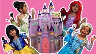 ELSA, ANNA AND RAPUNZEL PLAY WITH THEIR DREAM CASTLE | Toy Play | Princesses In Real Life Kiddyzuzaa We love 