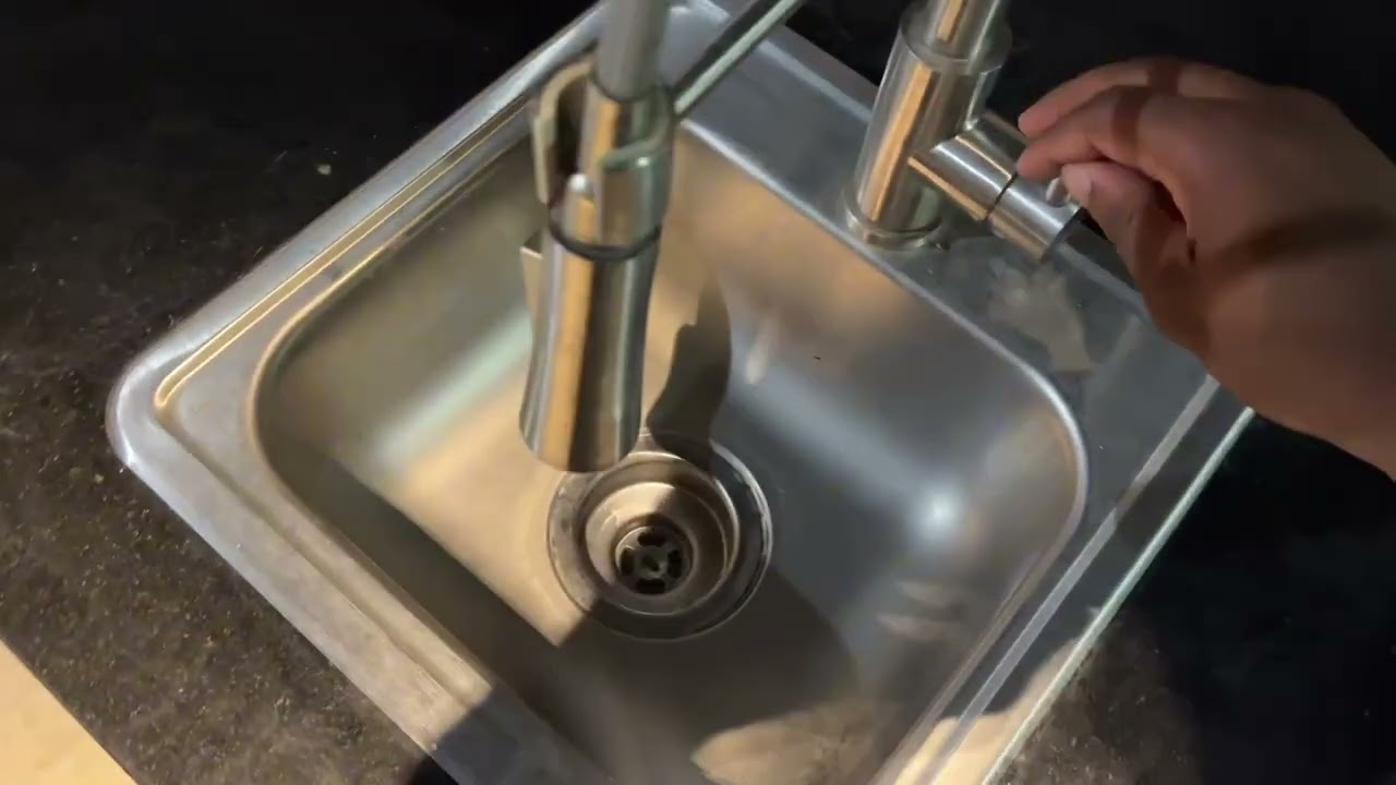 Кухонный смеситель Fapully с выдвижным изливом и фиксатором распылителя