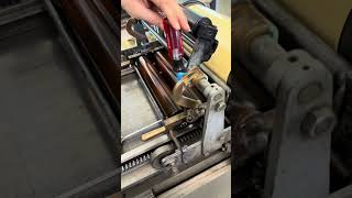 Vandercook 3 Press Demo: Adjusting the form roller height
