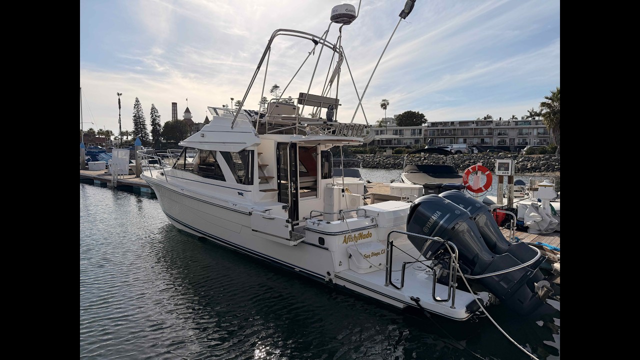 ⁣2021 Cutwater C-32 Command Bridge Powerboat Powered by Twin Yamaha 300 Outboards For Sale California