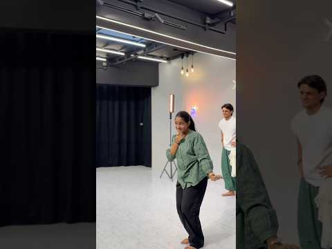 🎀🤍#chorichorichupkechupke #danceshorts #youtuber #shrimayi #expression