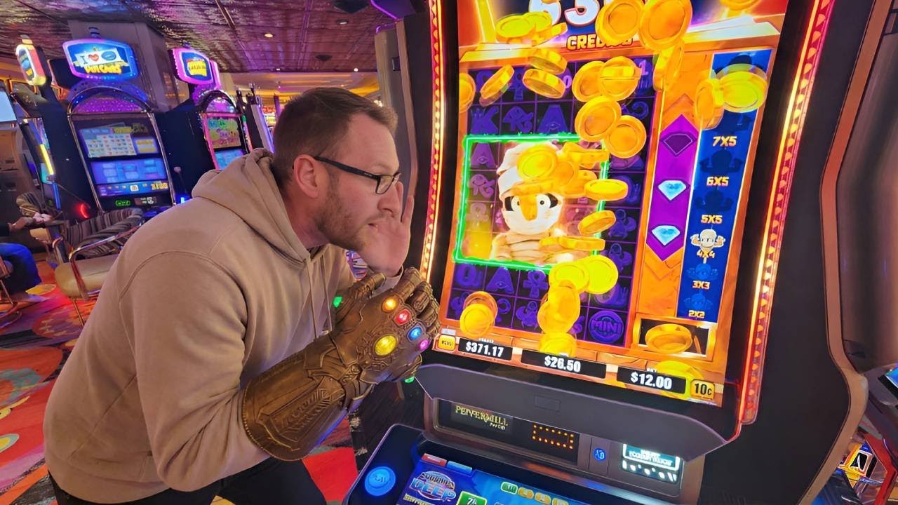 Жена уехала из города... Пора рискнуть и пойти в казино!