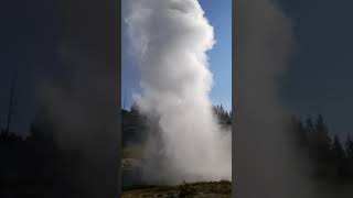 Yellowstone National Park WY Riverside Geyser 20170826 2