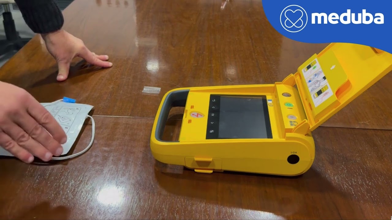 Guía rápida Instalación de batería y electrodos en el desfibrilador AMOUL I5