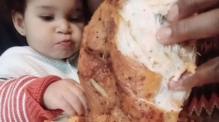 BRITISH TRY NIGERIAN FOOD |ROAST TURKEY |JOLLOF RICE |AFRICAN FOOD MUKBANG |AFRICAN FOOD |UK MUKBANG