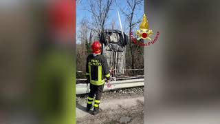 Frontone, Lauto Vola Giù Dal Ponte, Illesi Gli Occupanti