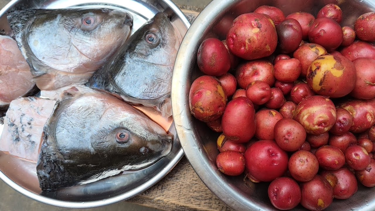 রুই মাছের মাথা আর নতুন আলু দিয়ে দুর্দান্ত স্বাদের আলু