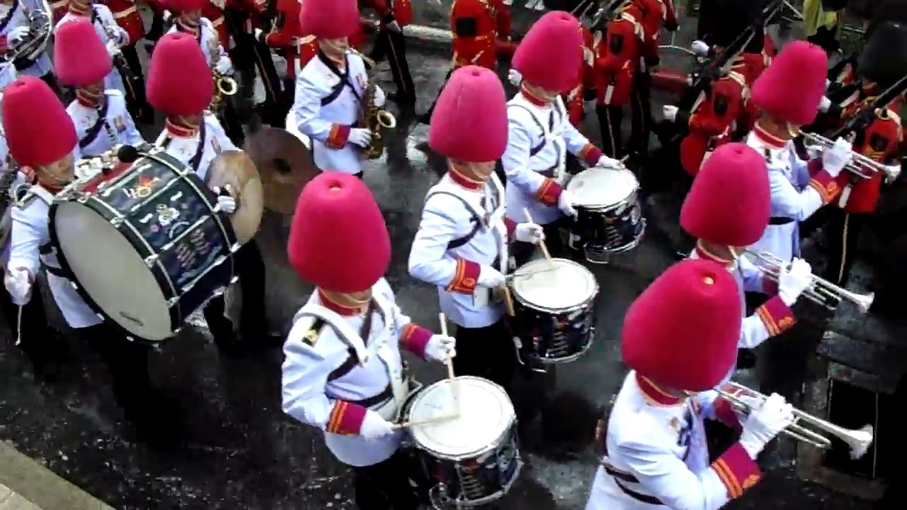 กองทหารเกียรติยศฝ่าฝน